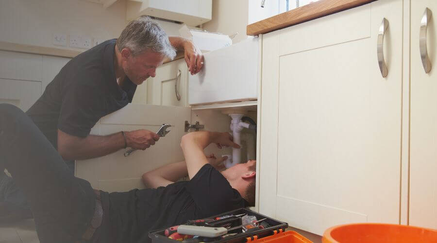Expert burst pipe repair services in Yates City, IL